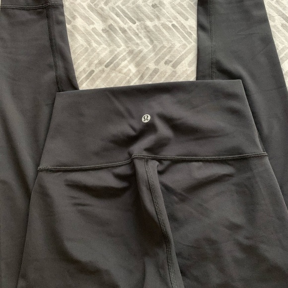 LULULEMON LEGGING BNWOT SIZE 4 - Picture 2 of 4